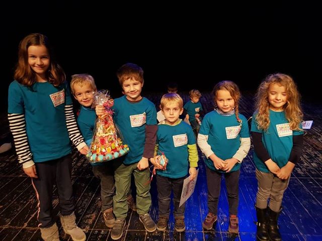 Graasland wint de prijs van de kinderjury voor hun voorstelling Wachten op Kado bij Spekken 2019